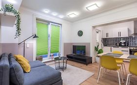 Charming Apartment In Prime Location