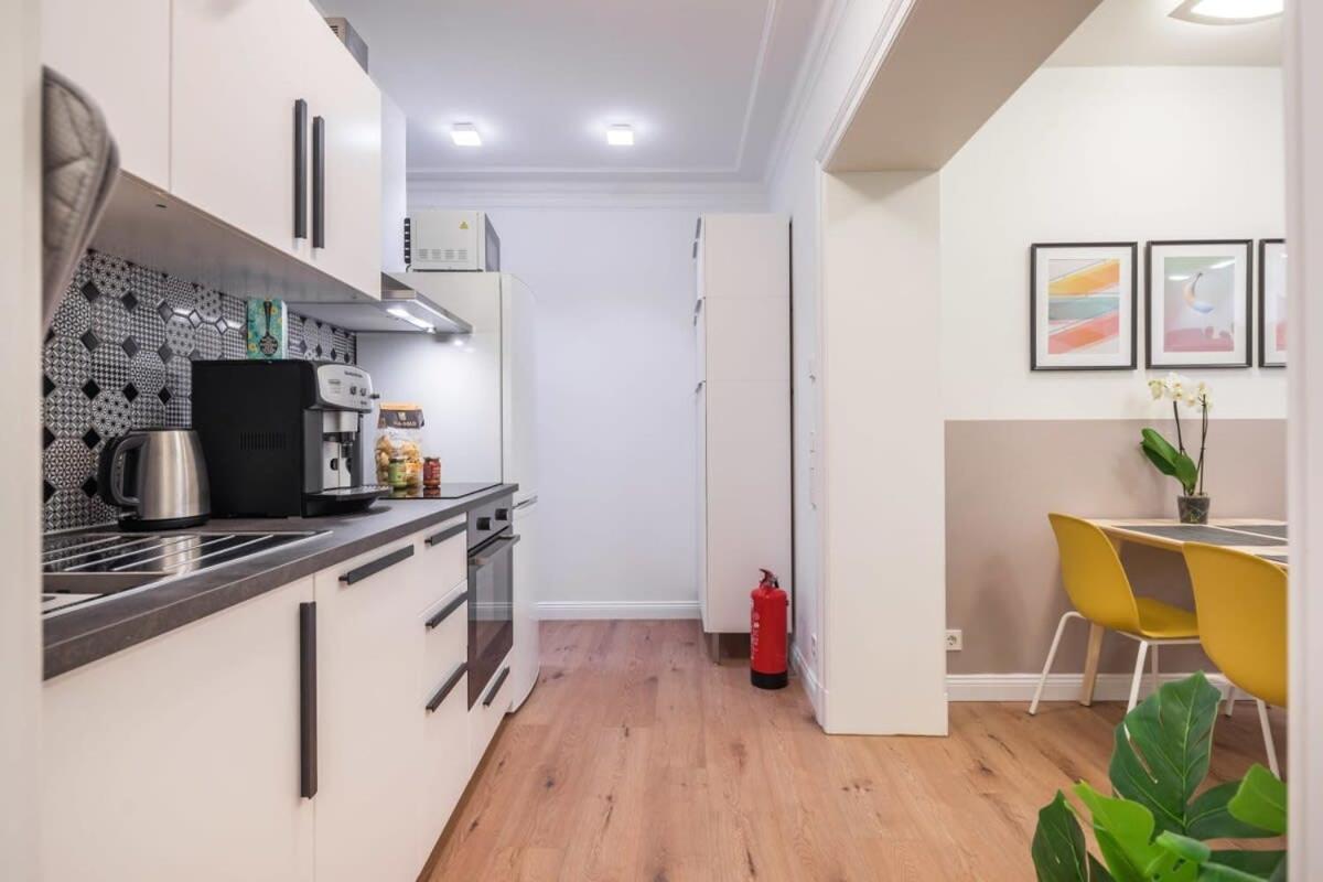 Charming Apartment In Prime Location Hamburg Exterior foto